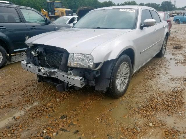 2C3CA5CV8AH319906 - 2010 CHRYSLER 300 TOURIN SILVER photo 2