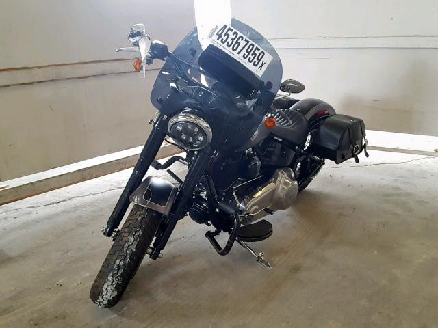 1HD1JRV13HB015193 - 2017 HARLEY-DAVIDSON FLS SOFTAI 银色 照片 2
