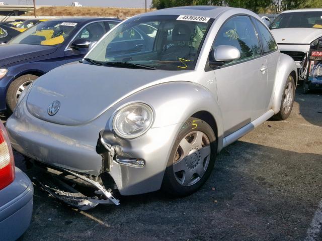 3VWCD21C4YM497971 - 2000 VOLKSWAGEN NEW BEETLE ვერცხლისფერი ფოტო 2
