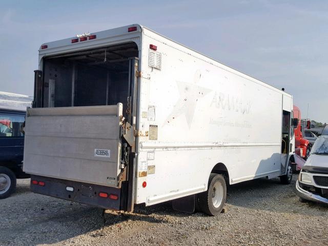 4UZAARDH85CU75922 - 2005 FREIGHTLINER CHASSIS M WHITE photo 4