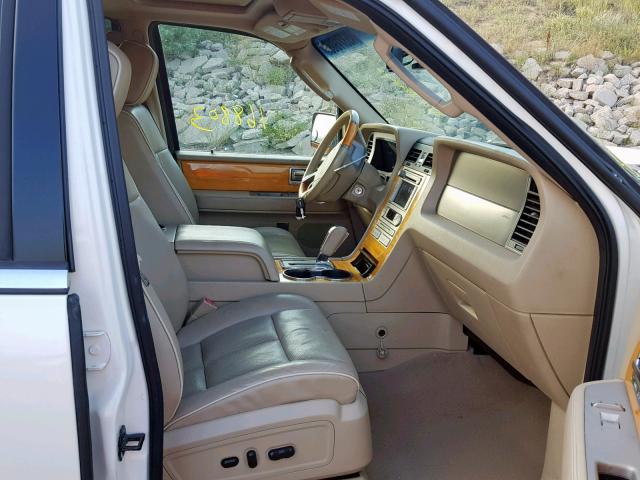 5LMFU27527LJ15485 - 2007 LINCOLN NAVIGATOR WHITE photo 5