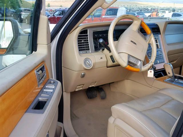 5LMFU27527LJ15485 - 2007 LINCOLN NAVIGATOR WHITE photo 9