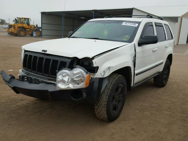 1J8HR48P97C644681 - 2007 JEEP GRAND CHER WHITE photo 2