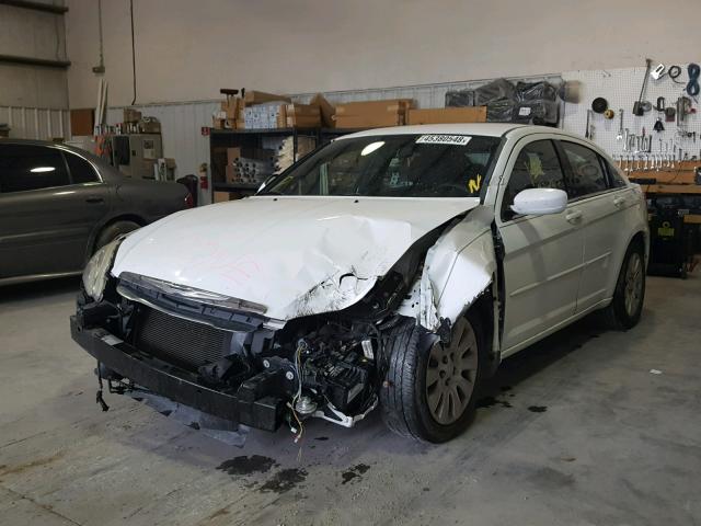 1C3BC4FB7BN558096 - 2011 CHRYSLER 200 LX WHITE photo 2