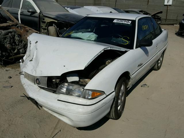 1G4NJ12M3VC425710 - 1997 BUICK SKYLARK GR WHITE photo 2