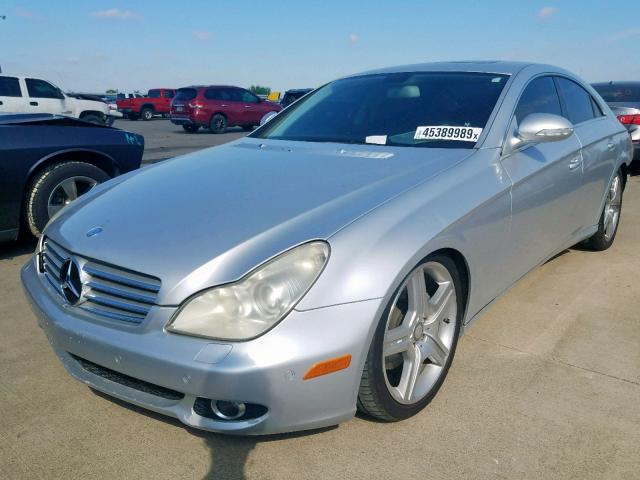 WDDDJ72X28A130780 - 2008 MERCEDES-BENZ CLS 550 SILVER photo 2