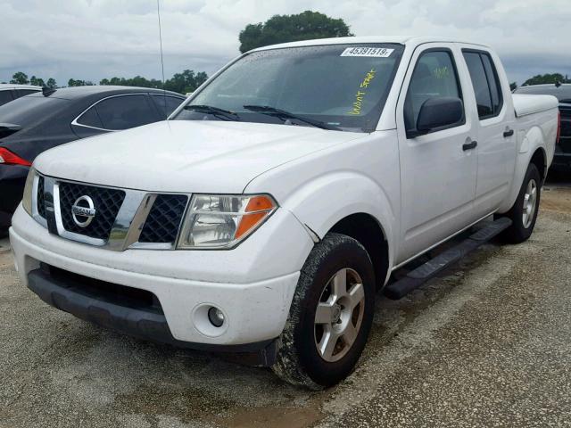 1N6AD07U97C420542 - 2007 NISSAN FRONTIER C WHITE photo 2