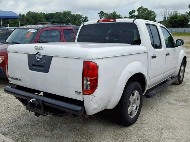 1N6AD07U97C420542 - 2007 NISSAN FRONTIER C WHITE photo 4