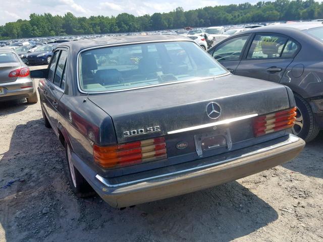 WDBCA24D8LA545332 - 1990 MERCEDES-BENZ 300 SE GRAY photo 3