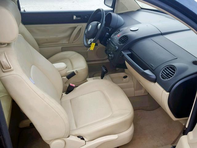 3VWPW3AG5AM019164 - 2010 VOLKSWAGEN NEW BEETLE შავი ფოტო 5