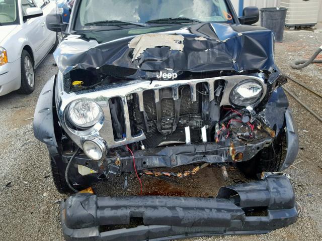 1J4GL38K15W694256 - 2005 JEEP LIBERTY RE BLACK photo 7