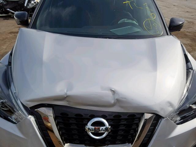 3N1CP5CU0KL530482 - 2019 NISSAN KICKS S SILVER photo 7