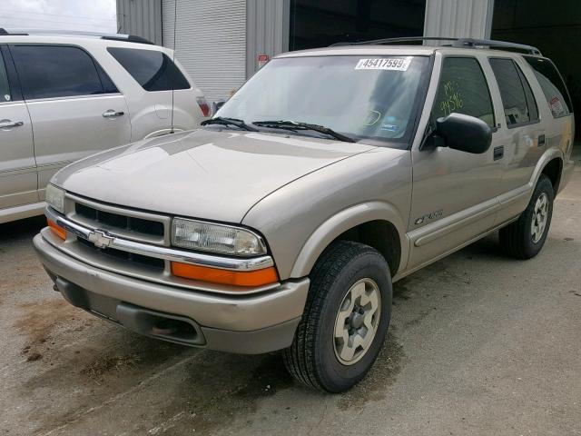 1GNDT13W22K142069 - 2002 CHEVROLET BLAZER GRAY photo 2