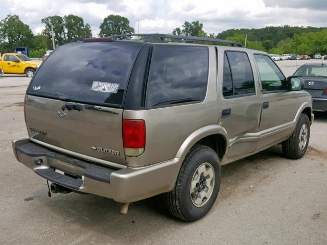 1GNDT13W22K142069 - 2002 CHEVROLET BLAZER GRAY photo 4