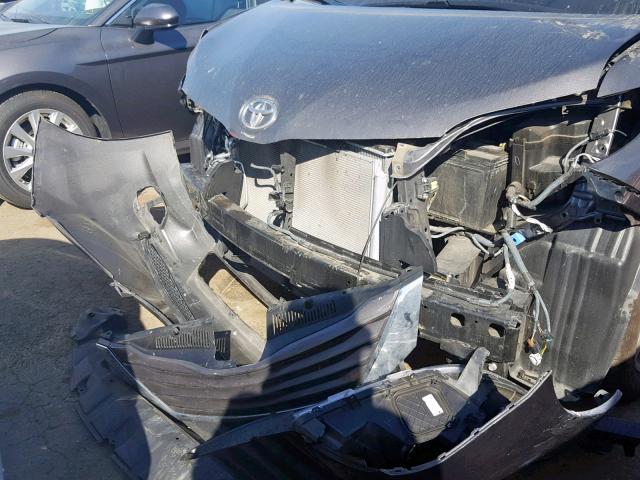 5TDKK3DC3FS598812 - 2015 TOYOTA SIENNA LE GRAY photo 9