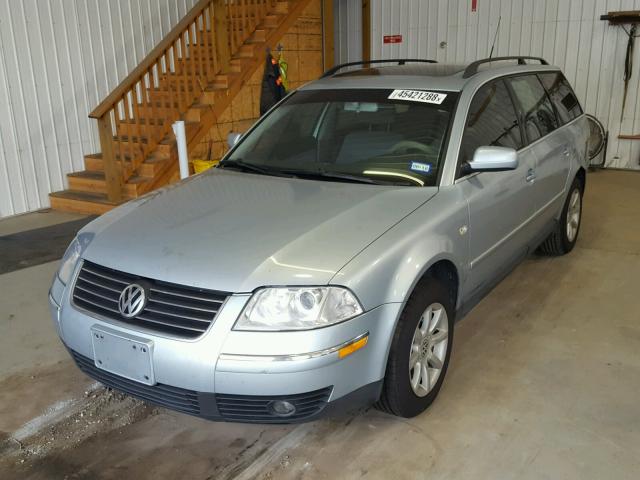 WVWVD63B04E077972 - 2004 VOLKSWAGEN PASSAT GLS BLUE photo 2