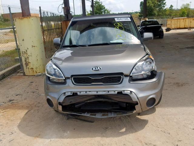 KNDJT2A58D7598918 - 2013 KIA SOUL GRAY photo 9