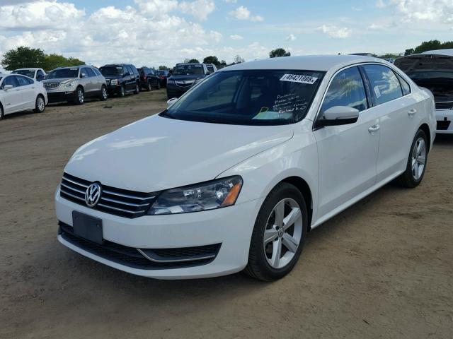 1VWBP7A39DC111556 - 2013 VOLKSWAGEN PASSAT SE WHITE photo 2