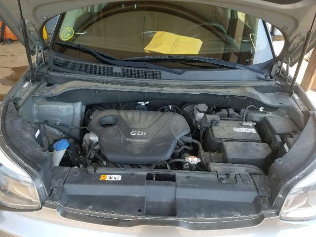 KNDJN2A24G7268441 - 2016 KIA SOUL GRAY photo 7