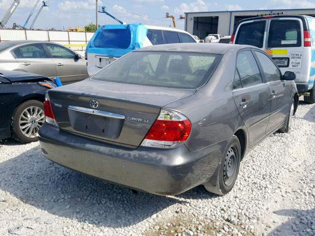 JTDBE32KX63043262 - 2006 TOYOTA CAMRY LE GRAY photo 4