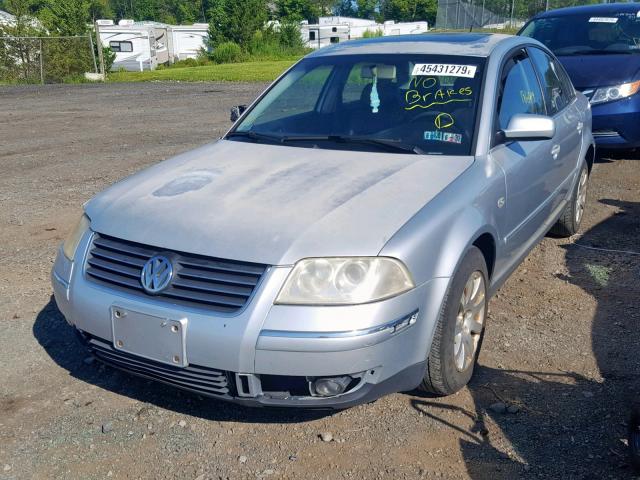 WVWPD63BX2P431880 - 2002 VOLKSWAGEN PASSAT GLS SILVER photo 2