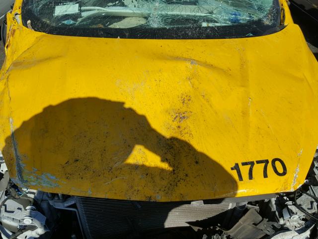 1FMCU0F79JUA24180 - 2018 FORD ESCAPE S YELLOW photo 7