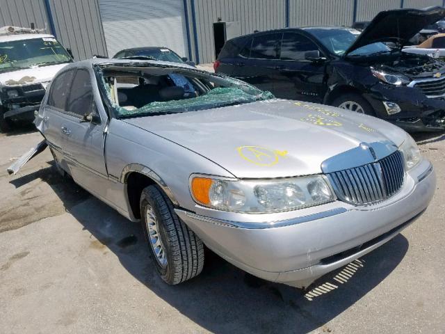 1LNHM83W12Y604095 - 2002 LINCOLN TOWN CAR C SILVER photo 1