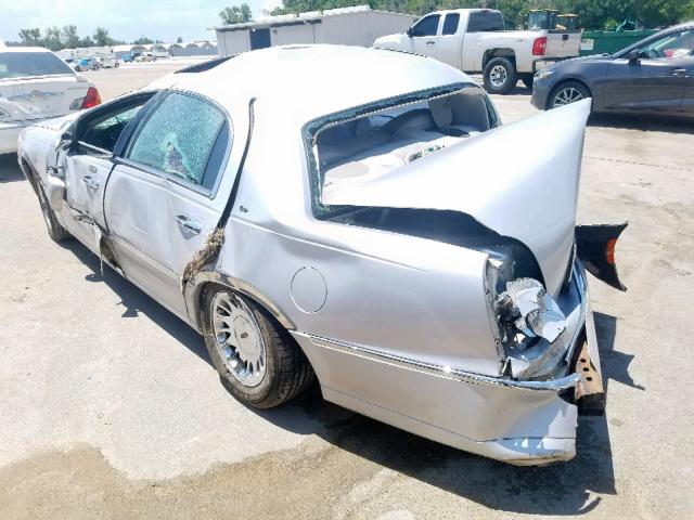 1LNHM83W12Y604095 - 2002 LINCOLN TOWN CAR C SILVER photo 3