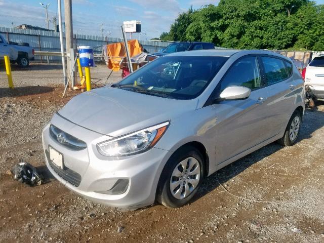 KMHCT5AE2GU242301 - 2016 HYUNDAI ACCENT SE SILVER photo 2