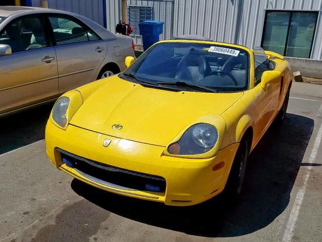 JTDFR320120044459 - 2002 TOYOTA MR2 SPYDER YELLOW photo 2