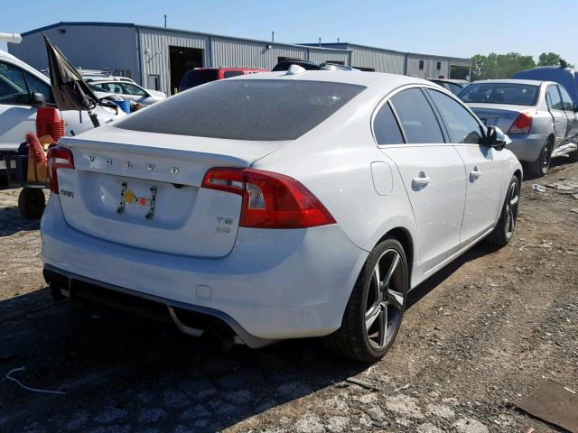 YV1902FH2C2097995 - 2012 VOLVO S60 T6 WHITE photo 4