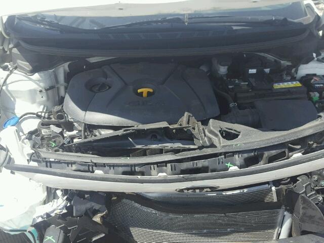 KNAFZ4A88G5547426 - 2016 KIA FORTE EX WHITE photo 7