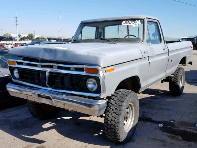 F26HRY60589 - 1977 FORD F-250 GRAY photo 2