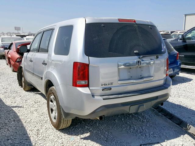 5FNYF3H20FB008828 - 2015 HONDA PILOT LX SILVER photo 3