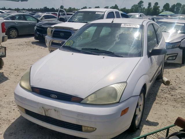 3FAFP31382R174651 - 2002 FORD FOCUS ZX3 WHITE photo 2