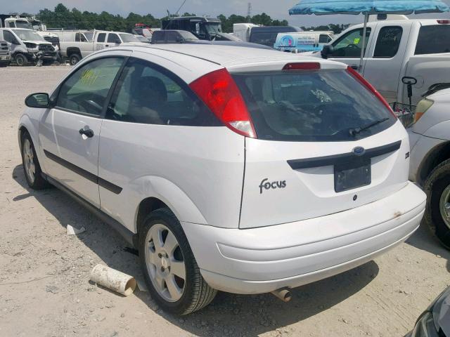 3FAFP31382R174651 - 2002 FORD FOCUS ZX3 WHITE photo 3