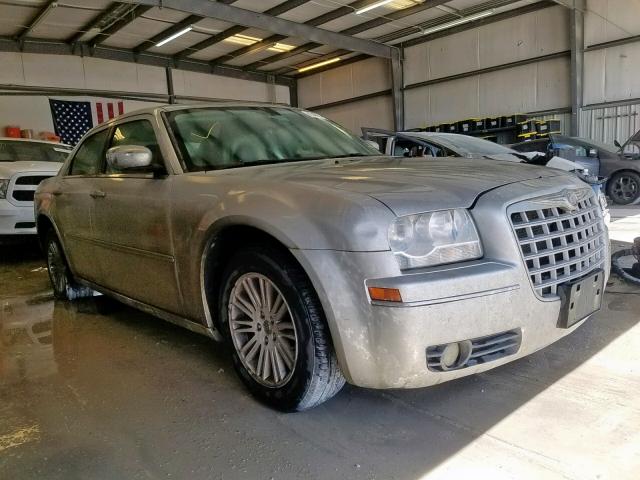 2C3CA5CV1AH315485 - 2010 CHRYSLER 300 TOURIN SILVER photo 1