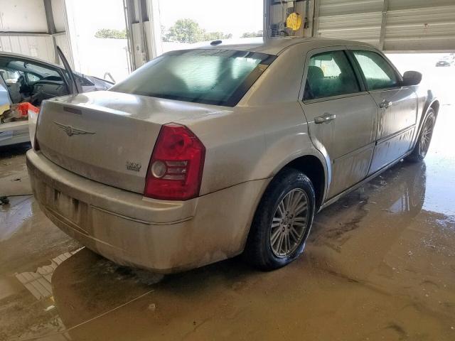 2C3CA5CV1AH315485 - 2010 CHRYSLER 300 TOURIN SILVER photo 4