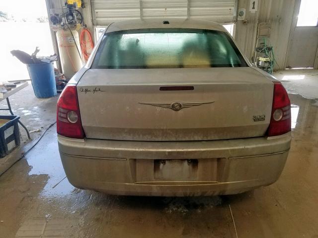 2C3CA5CV1AH315485 - 2010 CHRYSLER 300 TOURIN SILVER photo 9