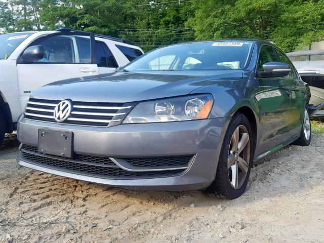 1VWBP7A3XDC096212 - 2013 VOLKSWAGEN PASSAT SE GRAY photo 2