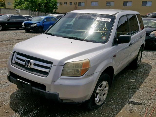 5FNYF28146B000121 - 2006 HONDA PILOT LX SILVER photo 2