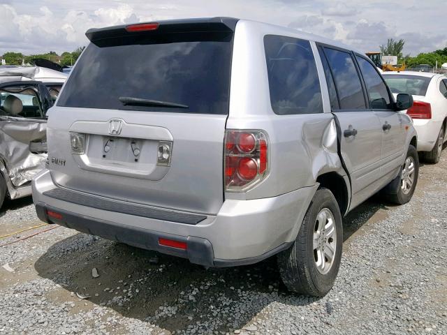 5FNYF28146B000121 - 2006 HONDA PILOT LX SILVER photo 4