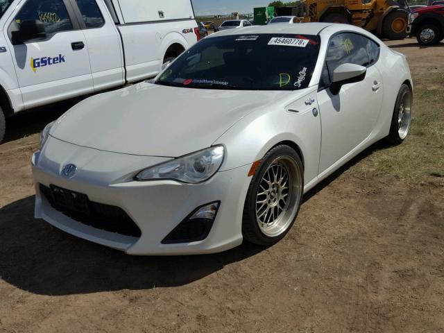 JF1ZNAA11D2716881 - 2013 TOYOTA SCION FR-S WHITE photo 2