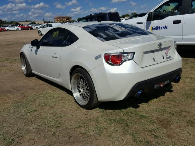 JF1ZNAA11D2716881 - 2013 TOYOTA SCION FR-S WHITE photo 3