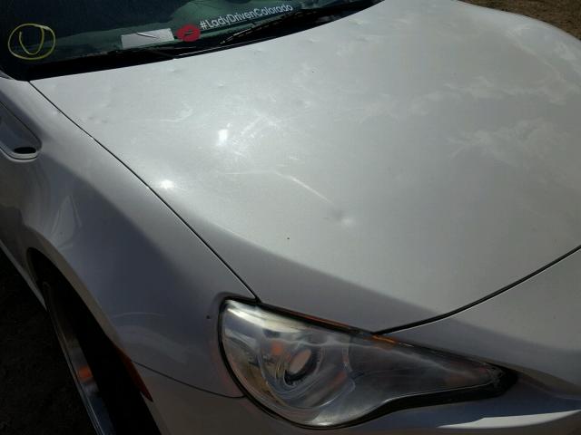JF1ZNAA11D2716881 - 2013 TOYOTA SCION FR-S WHITE photo 9