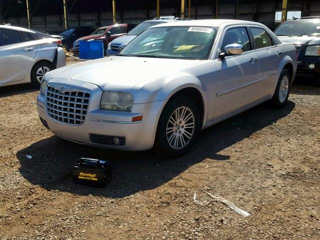 2C3CA5CV1AH241887 - 2010 CHRYSLER 300 TOURIN SILVER photo 2