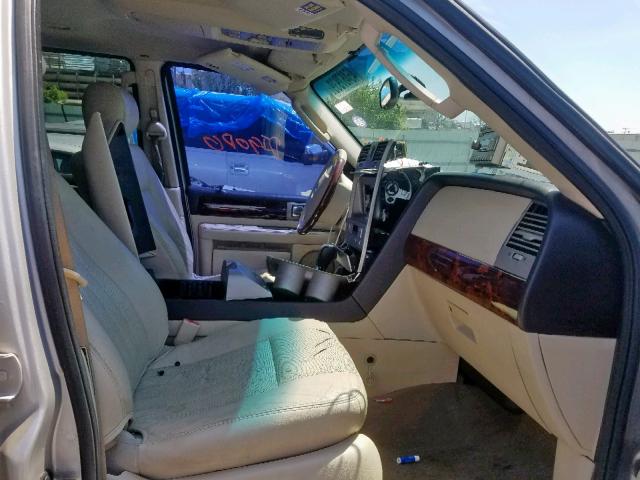 5LMFU27R03LJ34422 - 2003 LINCOLN NAVIGATOR ნაცრისფერი ფოტო 5