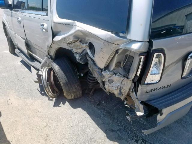 5LMFU27R03LJ34422 - 2003 LINCOLN NAVIGATOR ნაცრისფერი ფოტო 9