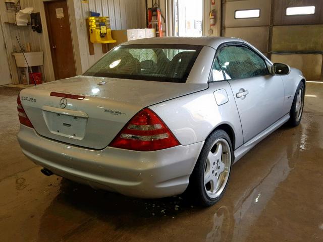 WDBKK65F91F208247 - 2001 MERCEDES-BENZ SLK 320 SILVER photo 4