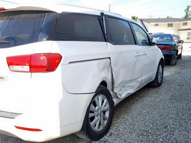 KNDMB5C18J6398893 - 2018 KIA SEDONA LX WHITE photo 9